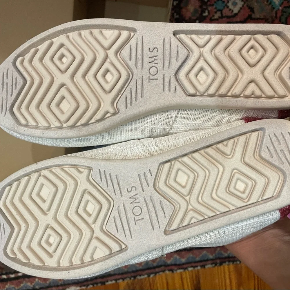 TOMS holiday shoes 9.5 - Picture 2 of 3